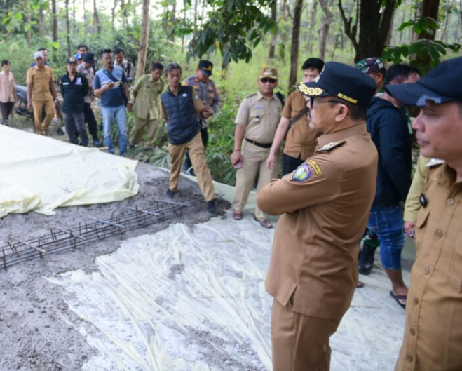 Akhir Penantian Panjang, Jalan Rusak di Desa Loyang Indramayu Kini Diperbaiki