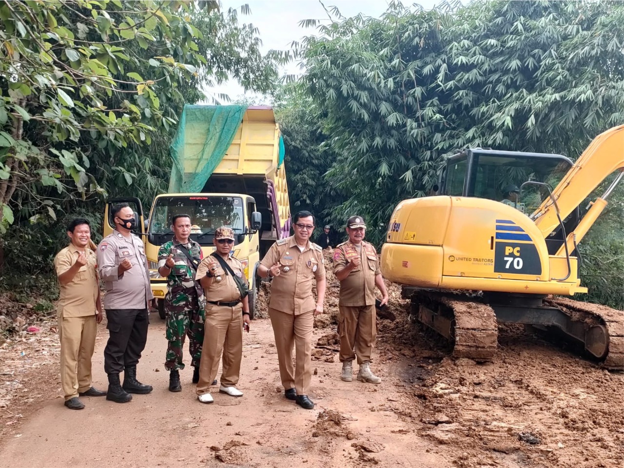 Warga Desa Loyang Sumringah. Bantaran Sungai Ciblerang Bersih dari Sampah  :